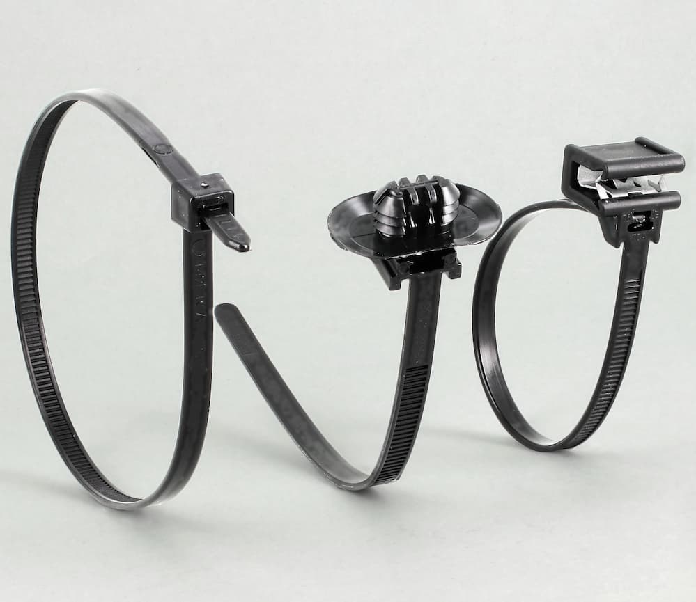 Plastic cable ties